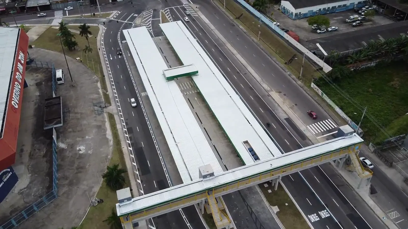 Vídeo de obra — Elevação de viga de ponte — registro de canteiro da Platinum Construções.