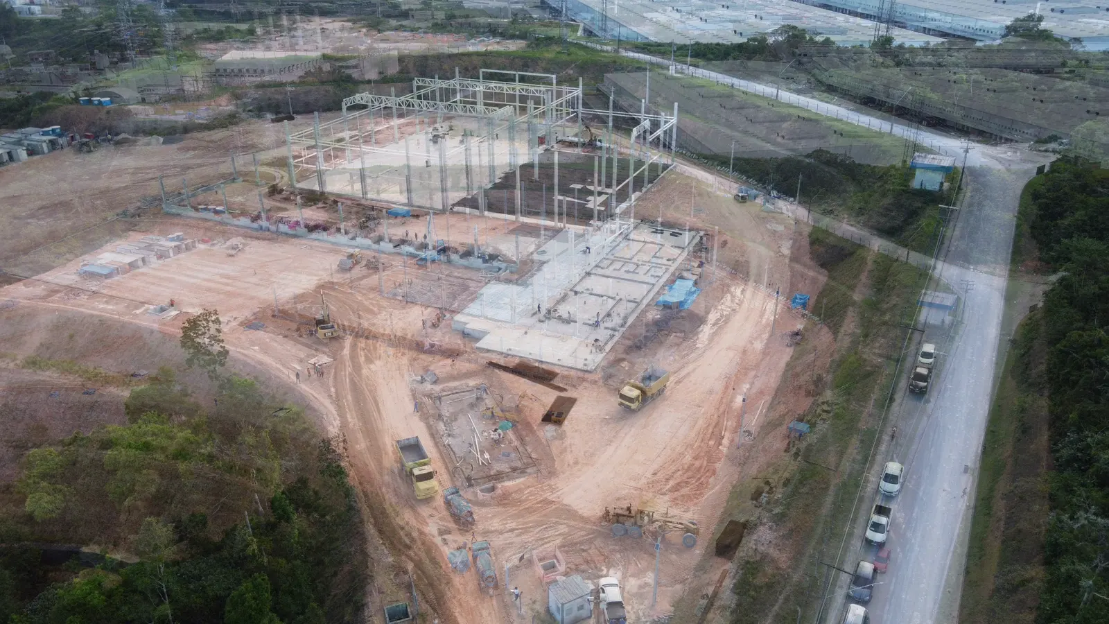 SuperFrio Logística Frigorificada — vídeo de obra — O tempo inteiro de uma obra: do terreno ao galpão frigorificado concluído — registro de obra da Platinum Construções.